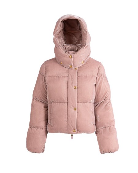 Shop ELISABETTA FRANCHI  Piumino: Elisabetta Franchi piumino in velluto con cappuccio.
Piumino cropped in velluto dalla vestibilità regular. 
Collo a cratere con cappuccio amovibile.
Tasche a filetto.
Chiusura con patta abbottonata e zip. 
L'interno in tessuto vela garantisce protezione e comfort. 
Patch con logo.
Composizione: 75%Viscosa 25%Poliammide.
Fabbricato in Italia.. PI82D56E2-EA6